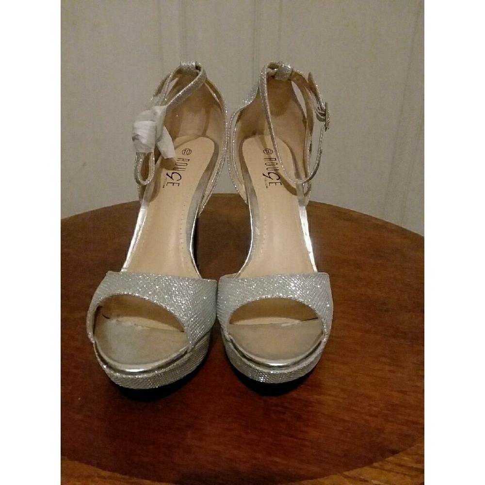 Rouge Heels
